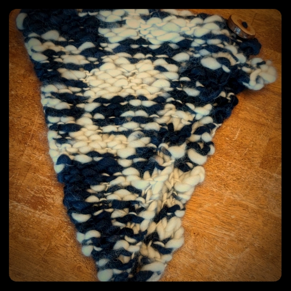 Chunky cowl with button